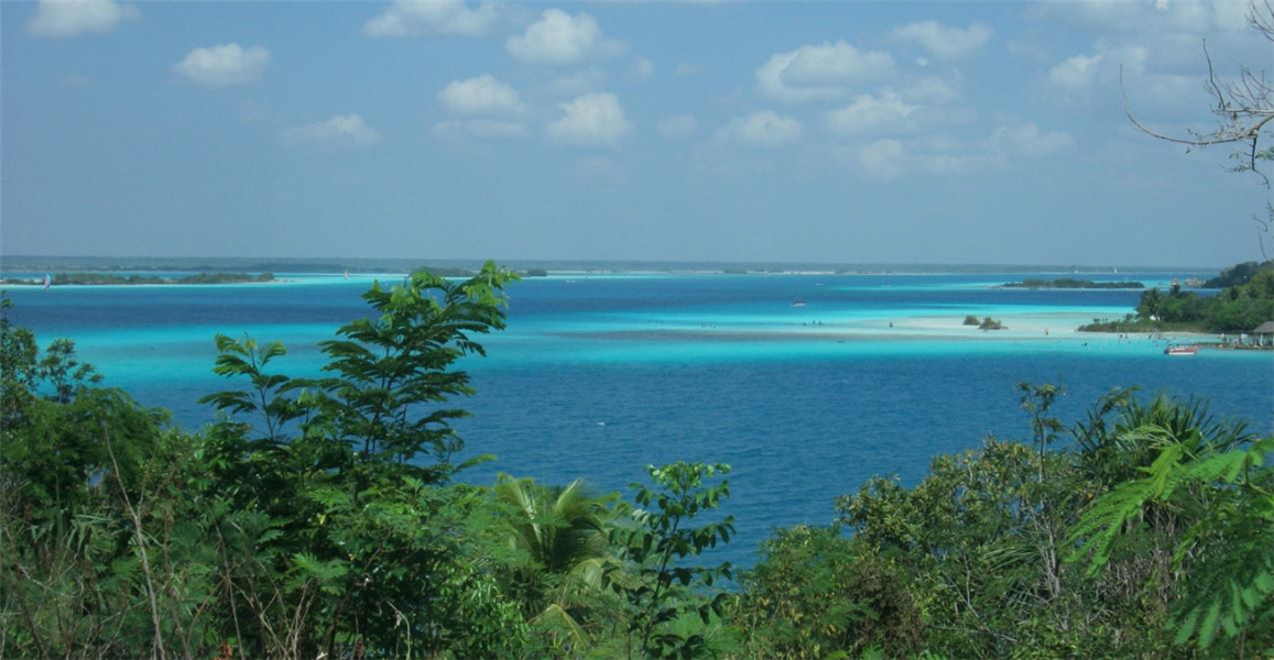 cenote negro à Bacalar