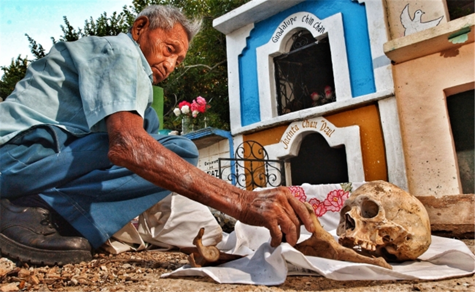 rituel d'exhumation des morts à Pomuch au Mexique