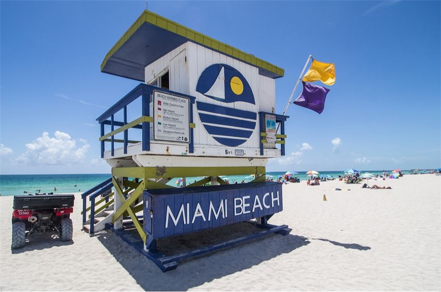 cabane des sauveteurs sur le sable des plages de Miami Beach