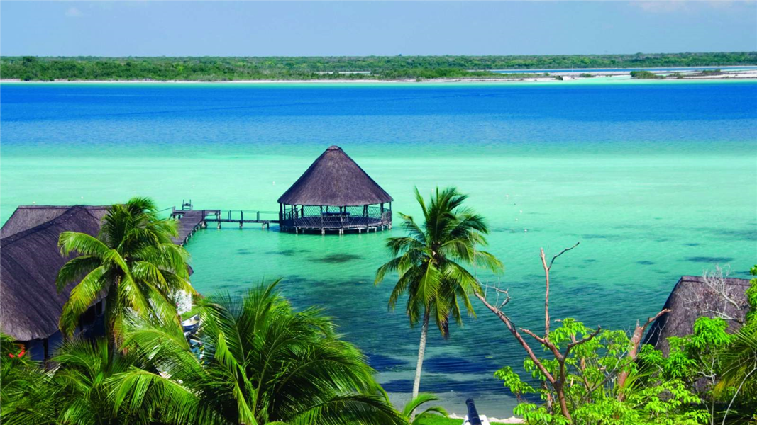 lagune aux 7 couleurs de bacalar