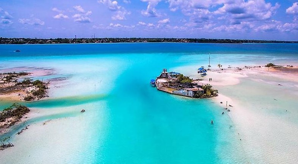 balade en bateau a bacalar au mexique