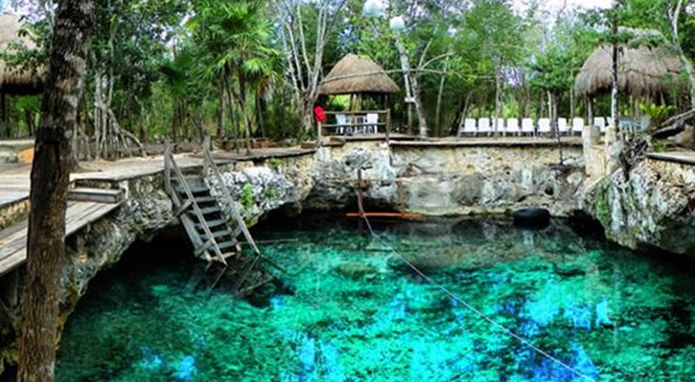 joli cenote du Yucatan pour se rafraichir en famille après la visite d'un site archéologique