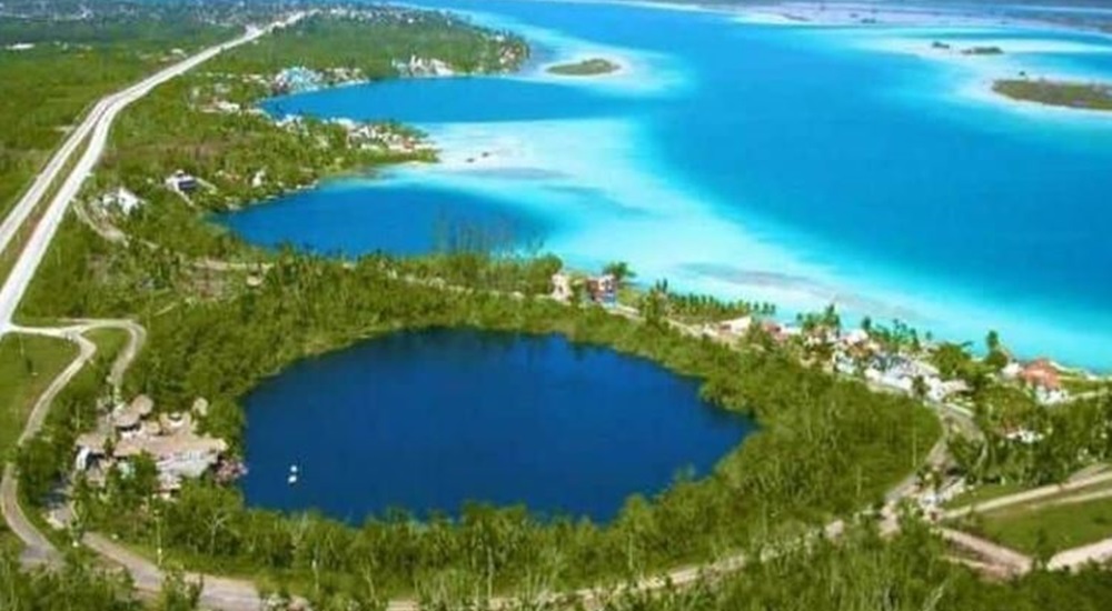 aller se baigner au cenote azul avec sa famille au Mexique