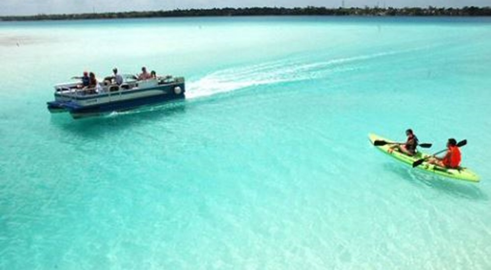 balade en bateau a bacalar au mexique