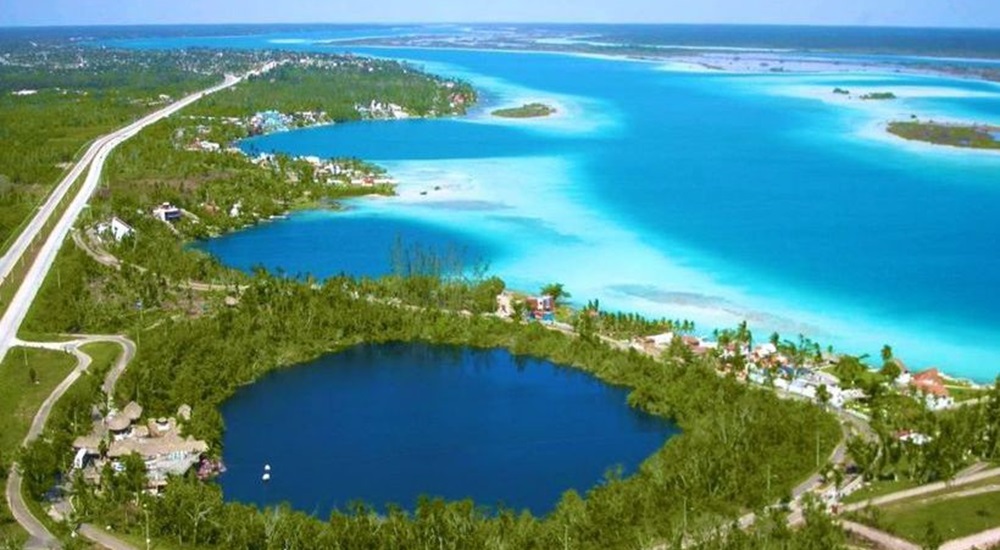 balade en bateau a bacalar au mexique