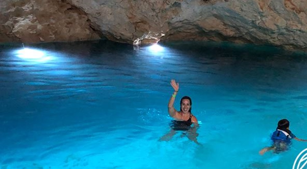 plonger dans un cenote pendant son voyage de noces au Mexique