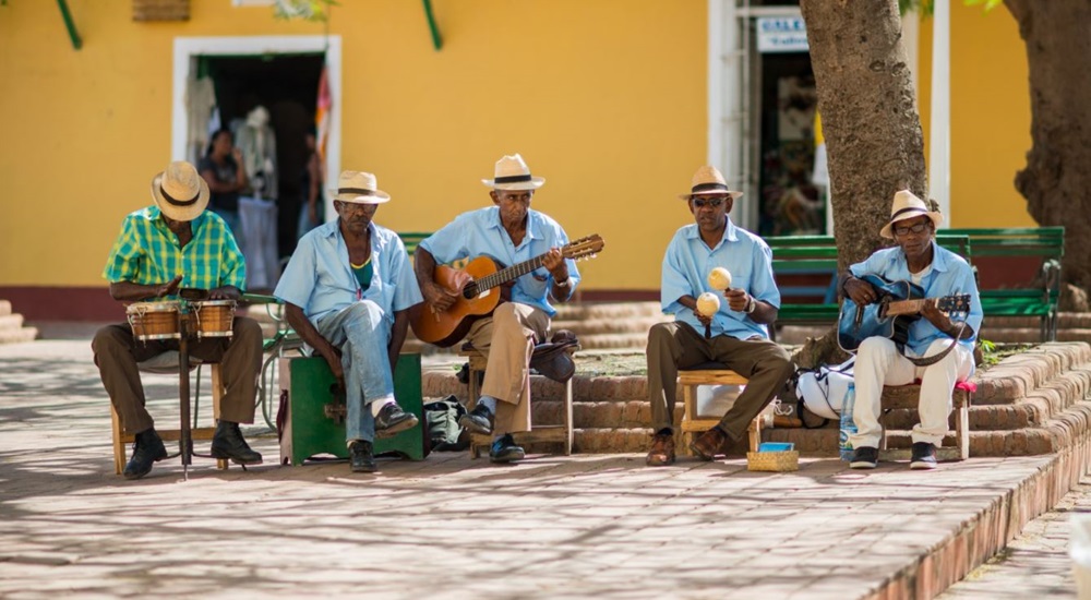 groupe de musicien dans la rue a cuba