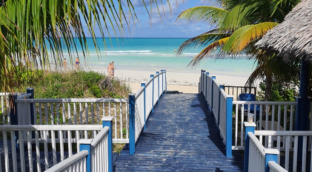 vue de la mer des caraibes a cuba