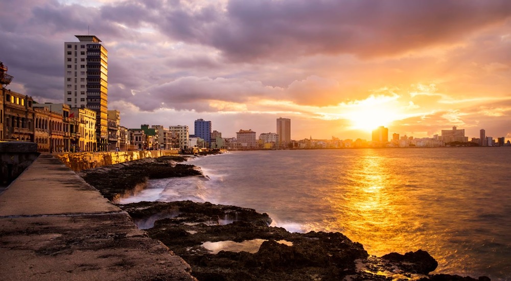 coucher de soleil sur le malecon de la havane