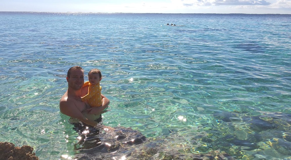 baignade en famille dans la baie des cochons