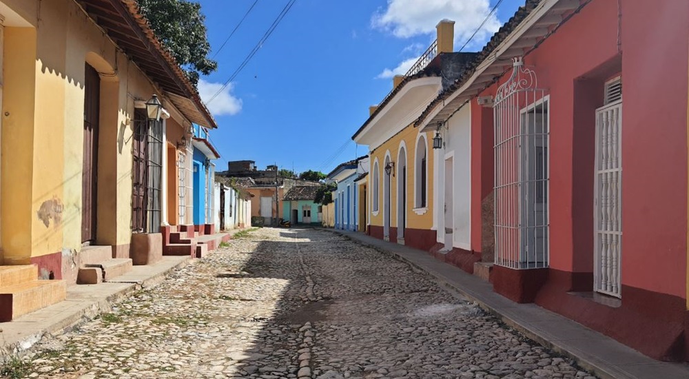 ruelle colorée de trinidad a cuba