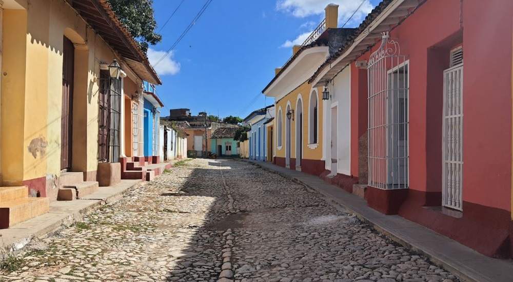 ruelle colorée de trinidad a cuba