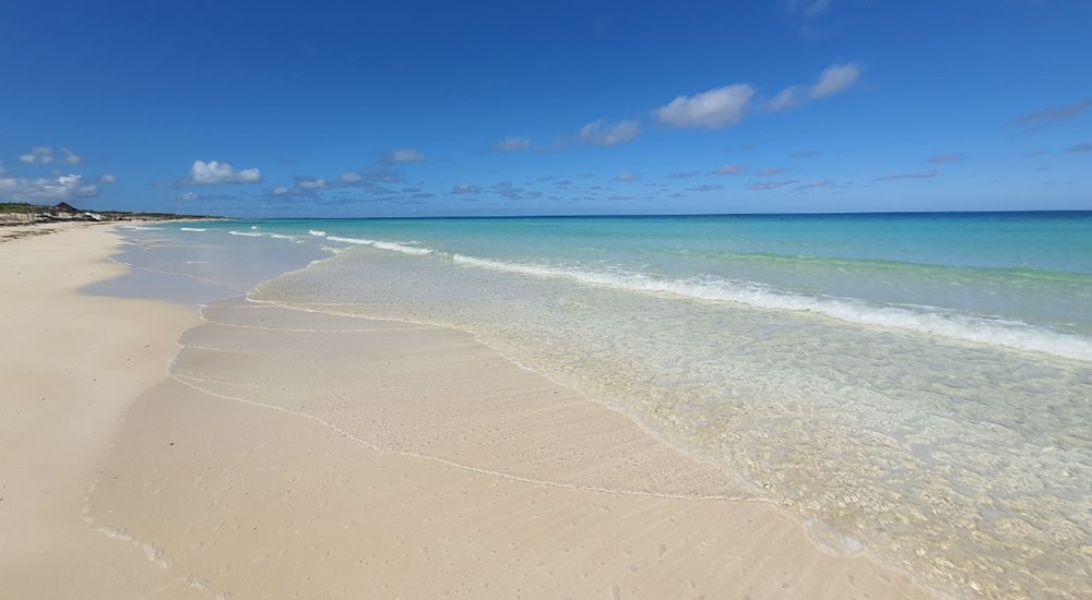 plage de sable blanc a cayo coco