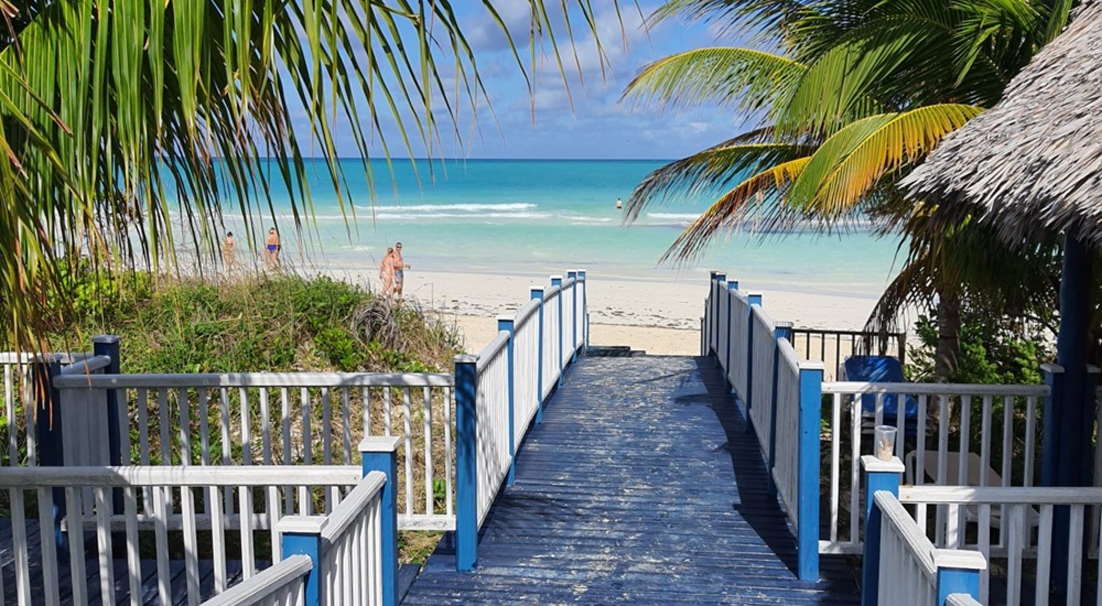 vue de la mer des caraibes a cuba