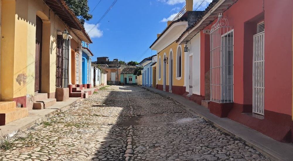 ruelle colorée de trinidad a cuba