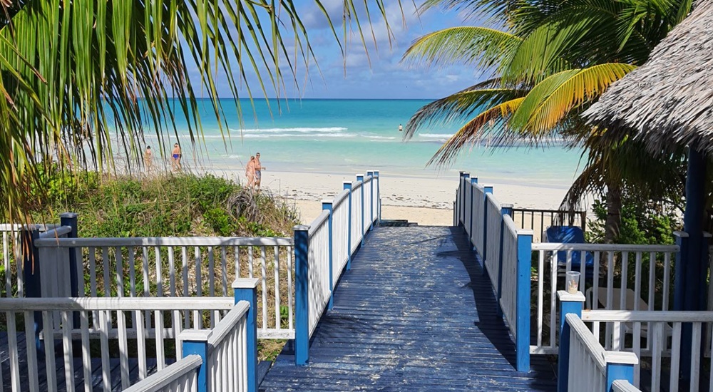 vue de la mer des caraibes a cuba