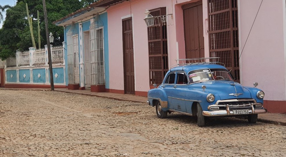 voiture américaine dans la rue a Trinidad