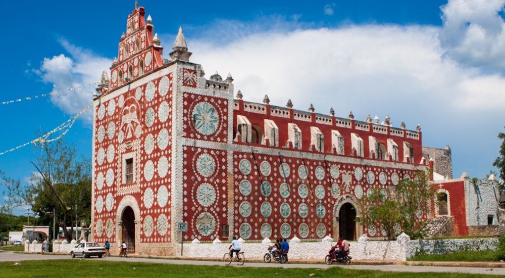 eglise de Uayma en circuit au mexique